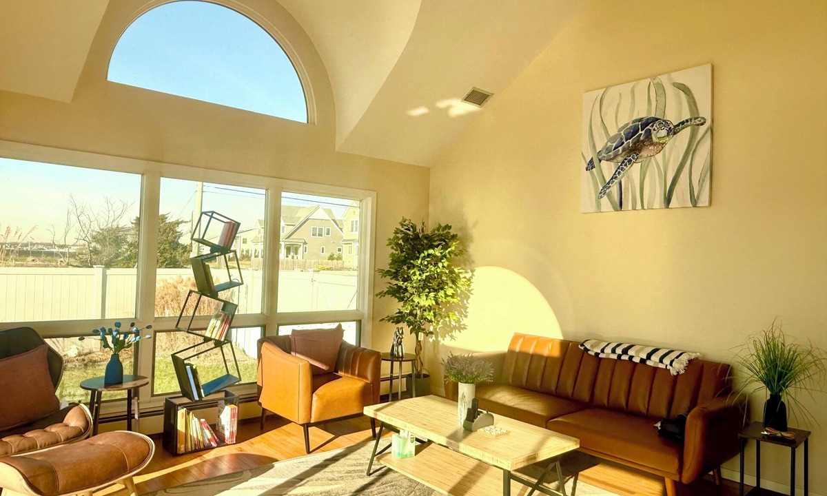 East Patchogue House | Charming 3-bedroom house with private access waterfront