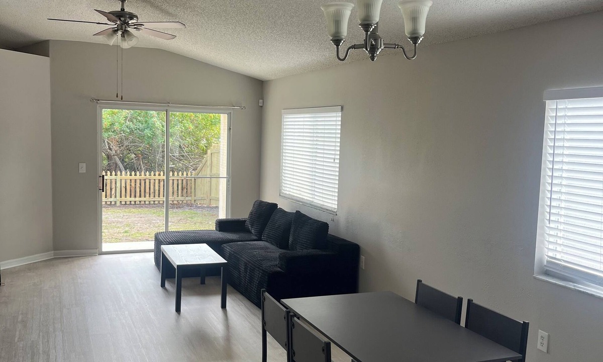 Riverview House | Charming 3-bedroom house with AC in Tampa/Riverview/fenced back yard