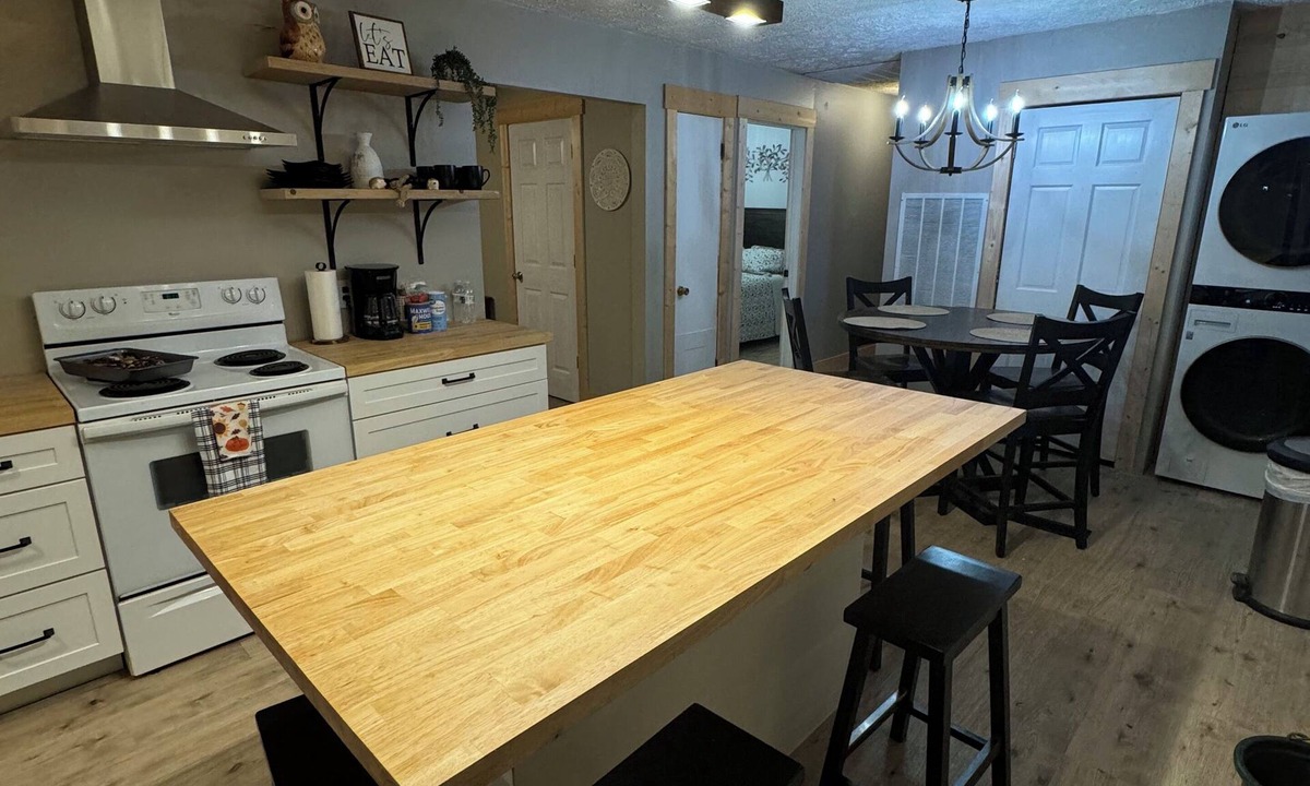Huggins House | Charming 3-bedroom home outside of Licking Mo on Mark Twain National Forest.
