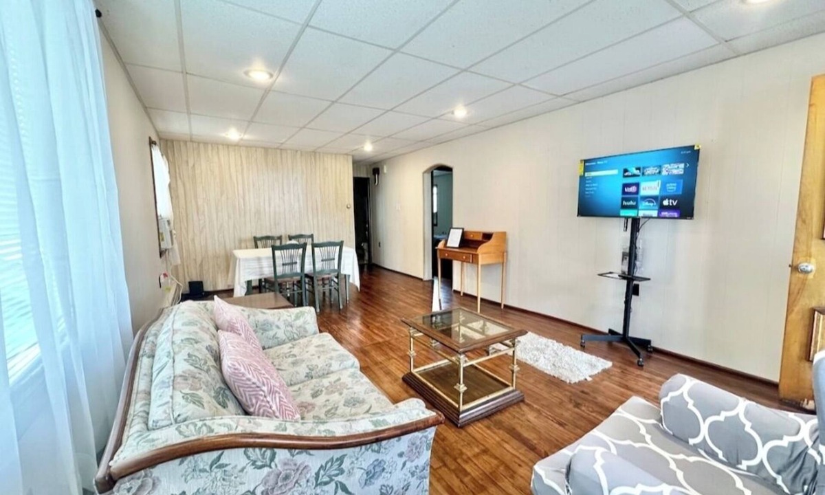 Danville House | Charming 3-bedroom house in enchanting Danville with AC Close to Amazon Berwick