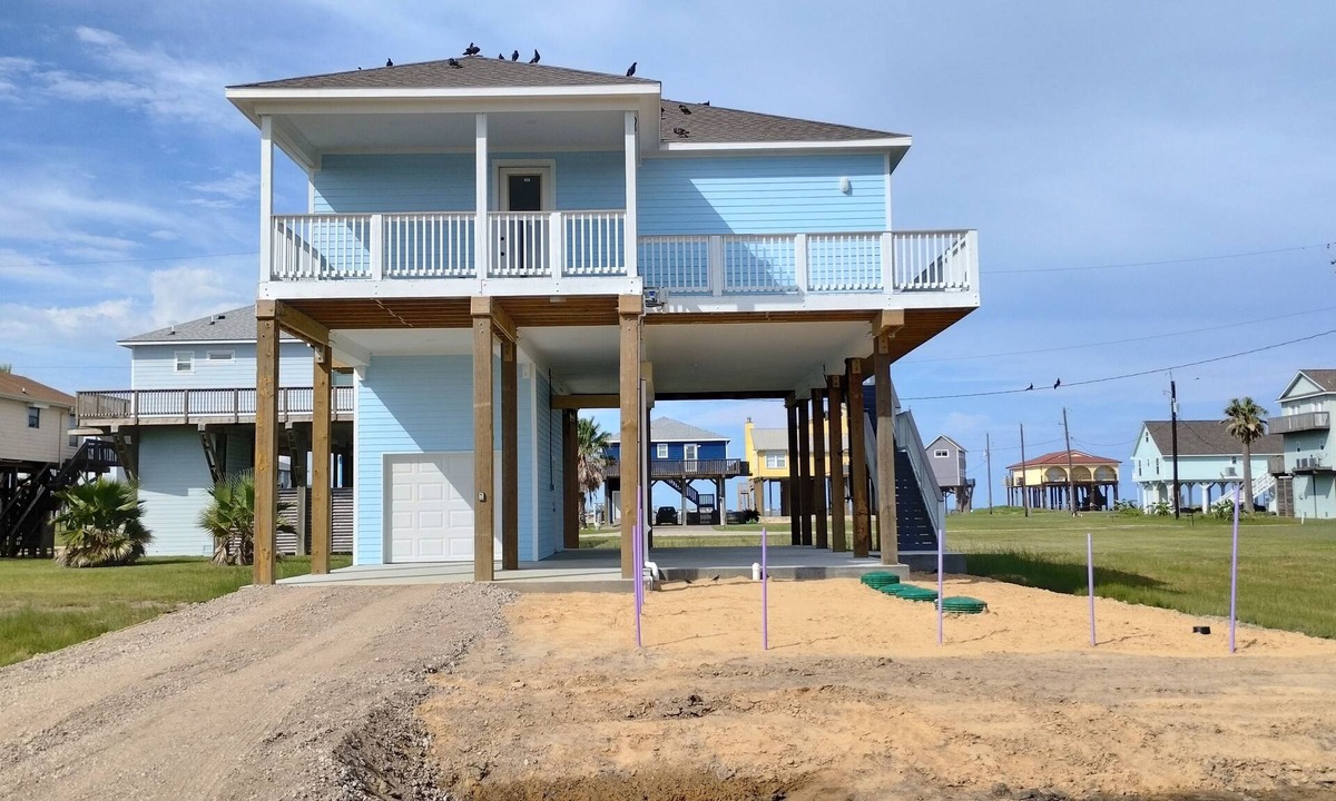 San Luis House | Charming 3-bedroom house in delightful Treasure Island with WiFi, AC