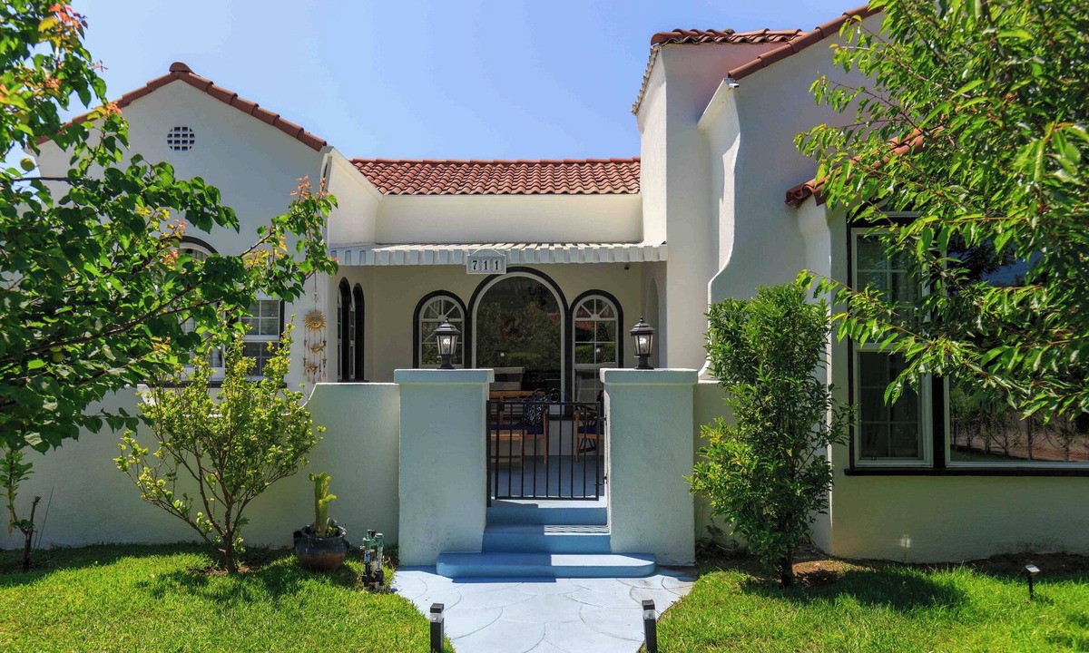 Rossmoyne House | Charming 3-bedroom house with AC and WiFi in gorgeous Glendale