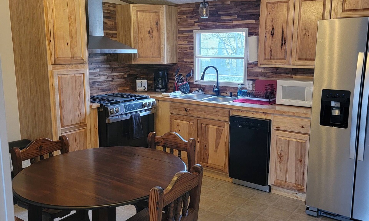 Hornbeak House | Charming 3-bedroom house with free wifi and coffee it is close to the lake