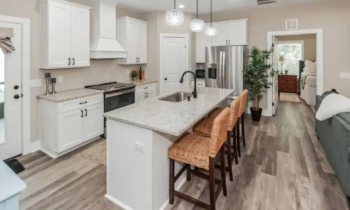 Jennings House | Charming 3-bedroom house with WiFi, fitness room on Gated property