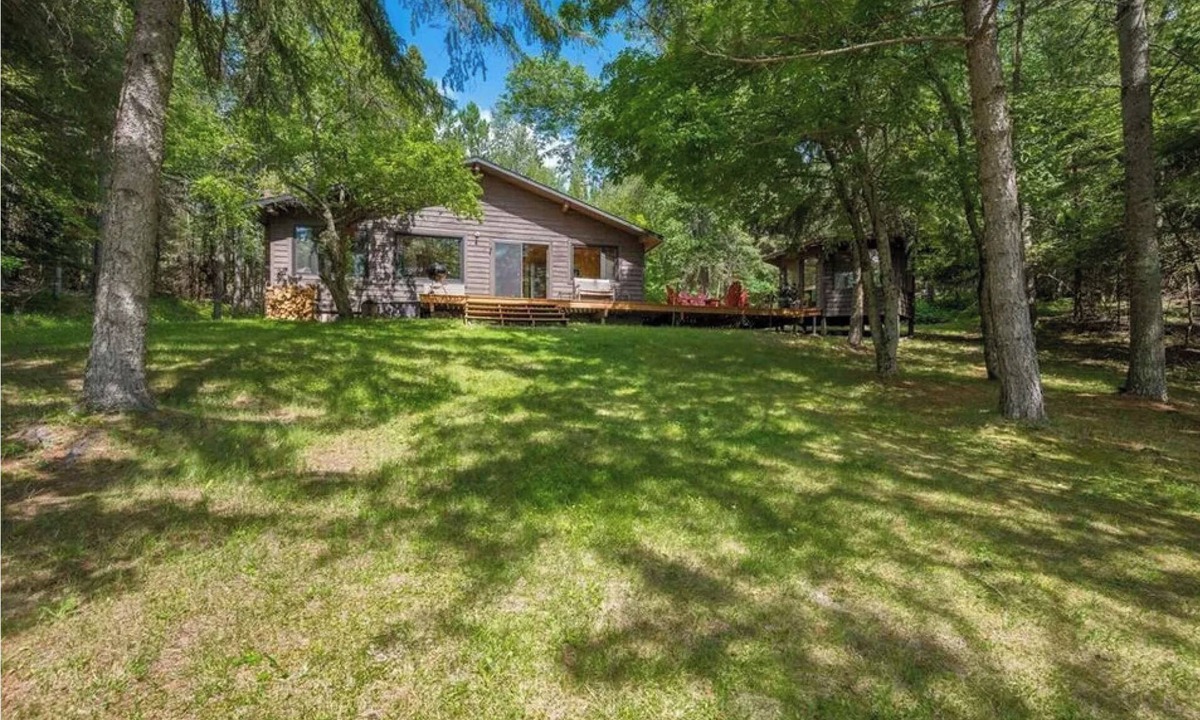 Bigfork House | Charming 3-bedroom house with WiFi, A/C on Big Turtle Lake.