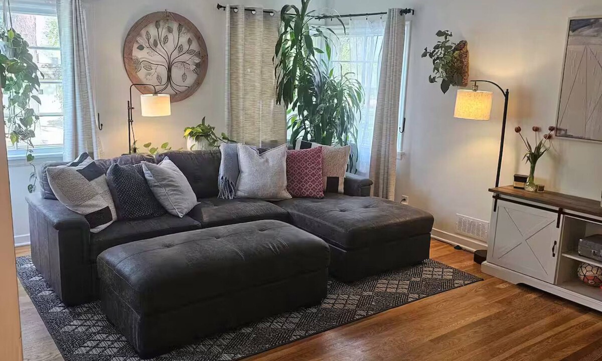 Manito House | Charming 3-bedroom house tucked into the heart of Spokane's South Hill.