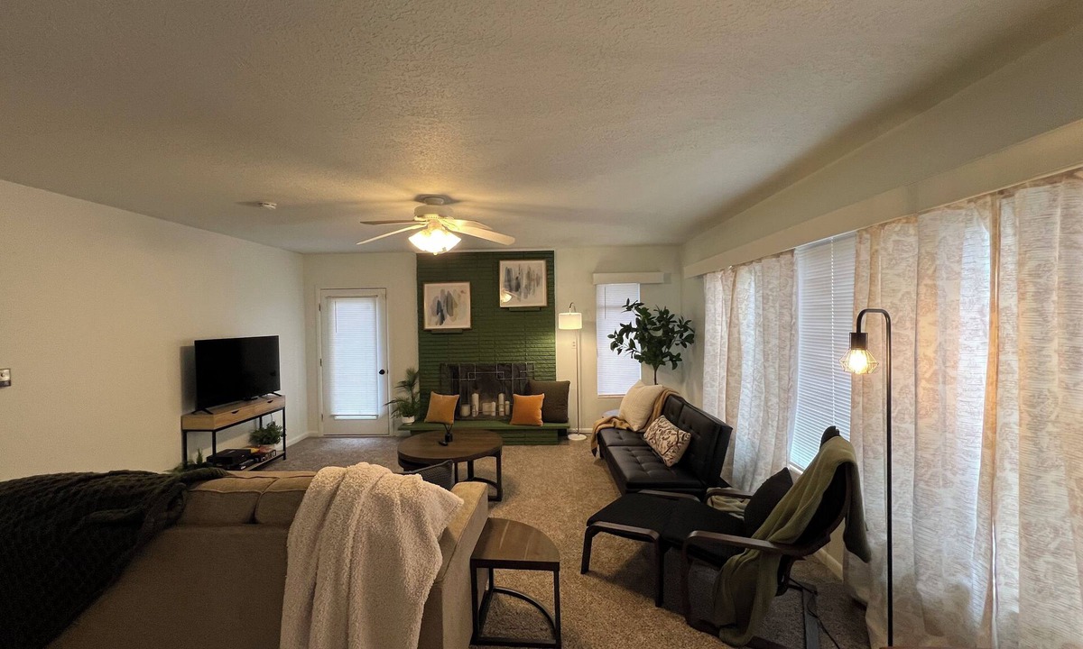 Draper House | Charming 3-bedroom house with AC in Draper Flats