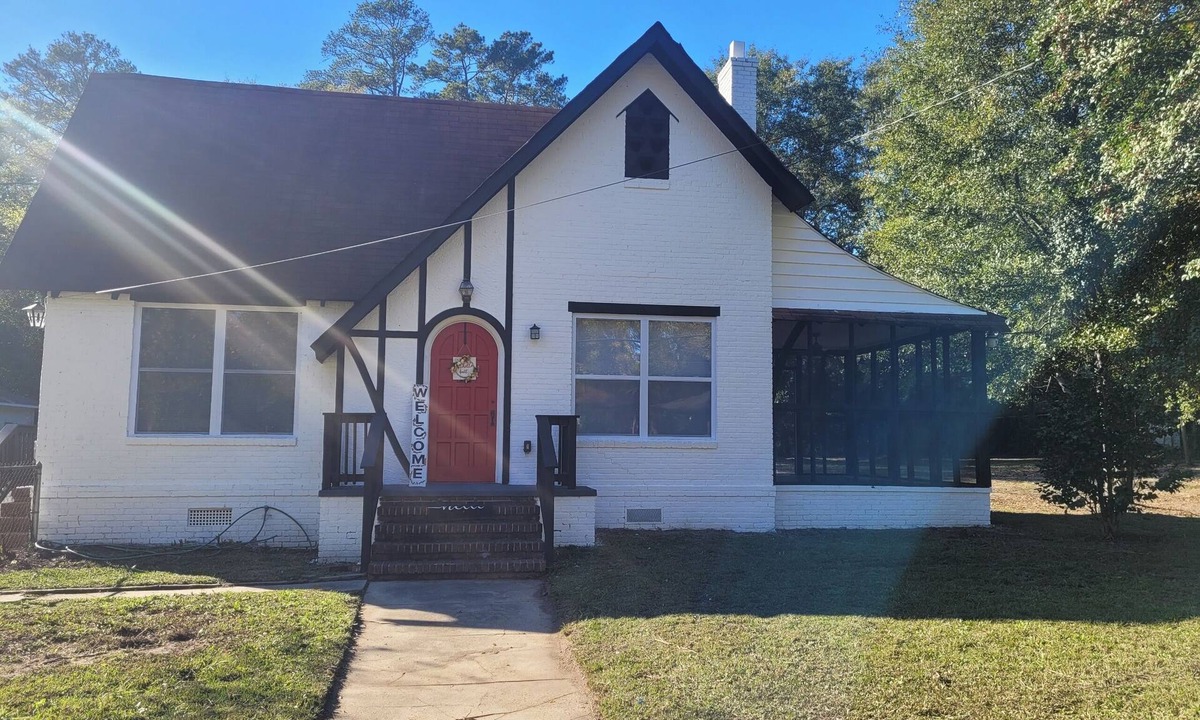 Macon House | Charming 3 bedroom house with AC, WiFi in quaint Macon
