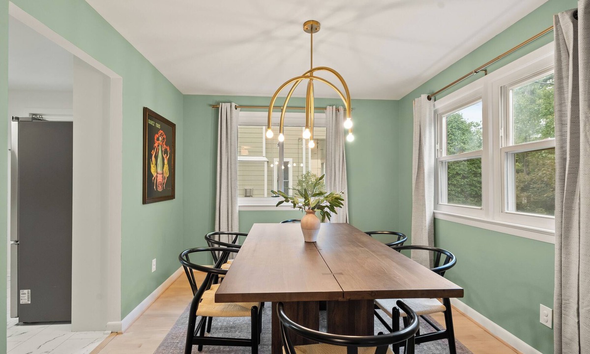 Aurora Highlands House | Charming 3-bedroom in Pentagon City walk to Metro