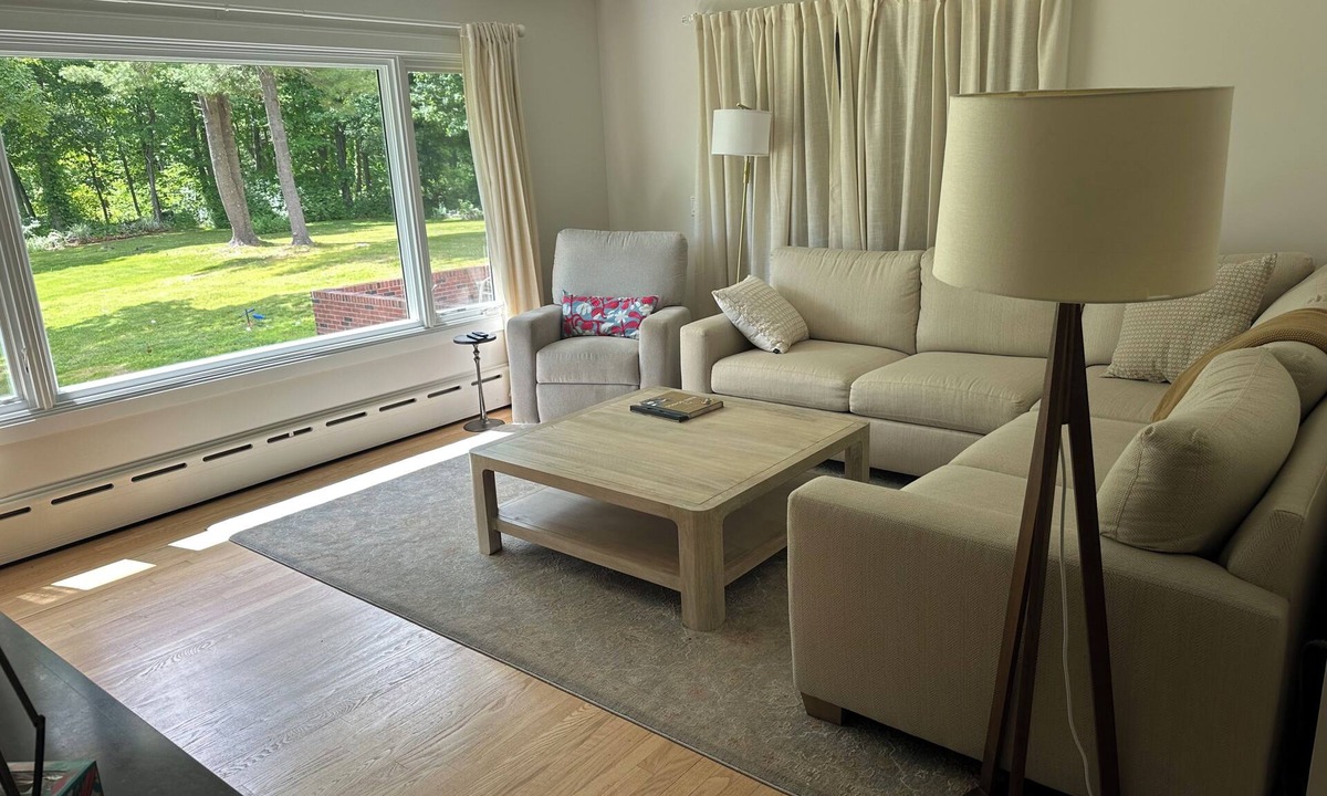 Hamden House | Charming 3-bedroom lakeside reservoir house in serene Hamden near Yale.