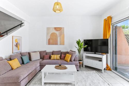 Paphos Villa | Charming 3-Bedroom Maisonette with Pool Access at Regina Gardens, 700 m Venus Beach