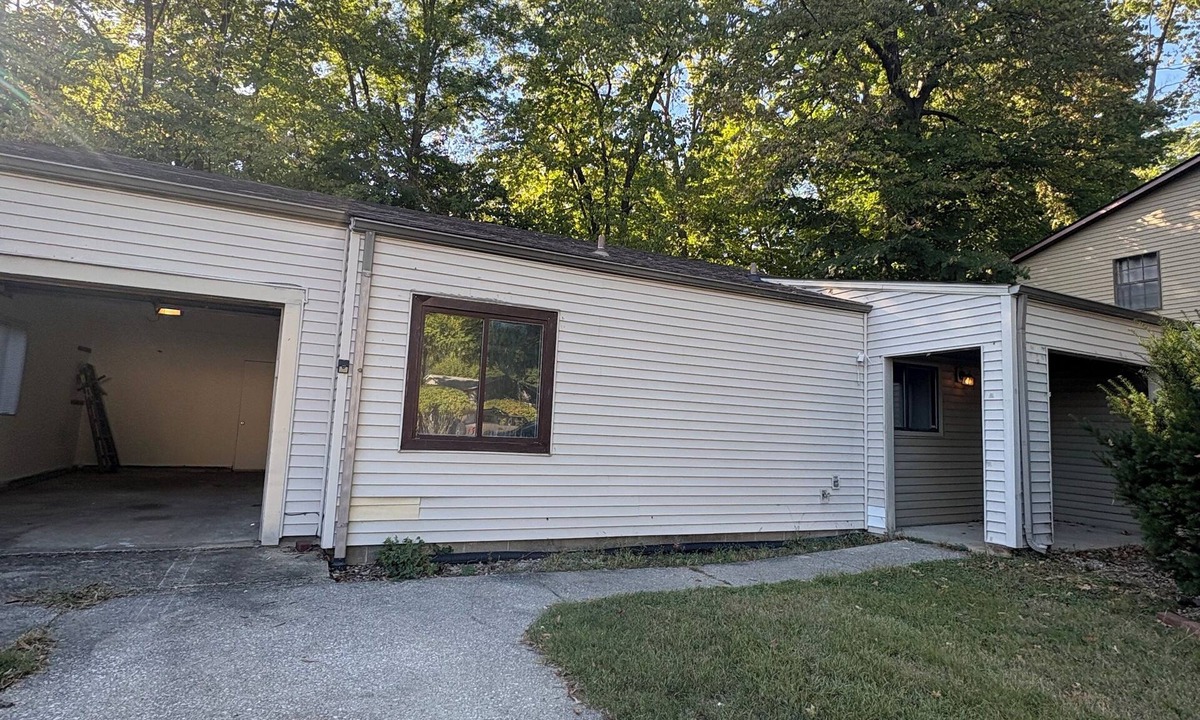 West Newton House | Charming 3-bedroom house in wonderful Indianapolis with AC