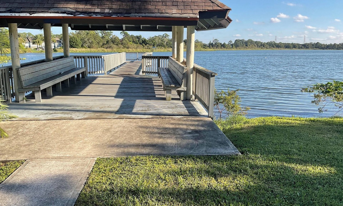 Lake St. George House | Charming 3-bedroom bungalow with Fenced in backyard ,Pet friendly in Palm Harbor