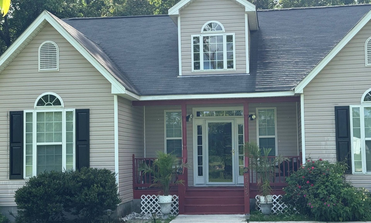 St. Pauls House | Charming 3-bedroom house in Saint Pauls with AC, WiFi