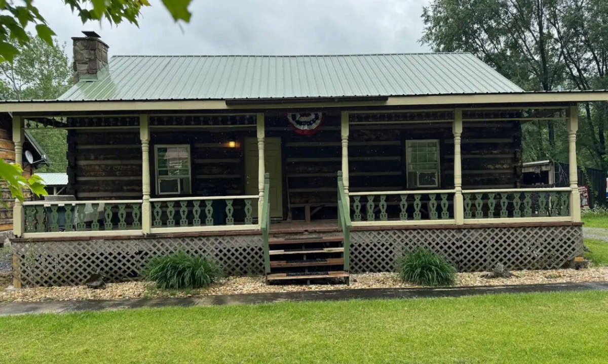 Seneca Rocks Cabin | Charming 3-bedroom 5 bed hottub cabin WiFi in scenic Seneca Rocks West Virginia