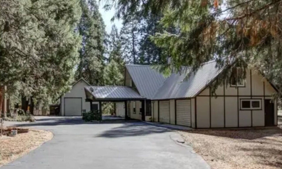 Shingletown House | Charming 3-bedroom country house with AC and fitness room in Shingletown