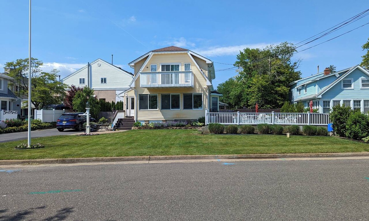 Spring Lake Heights House | Charming 3 Bedroom Home in Spring Lake