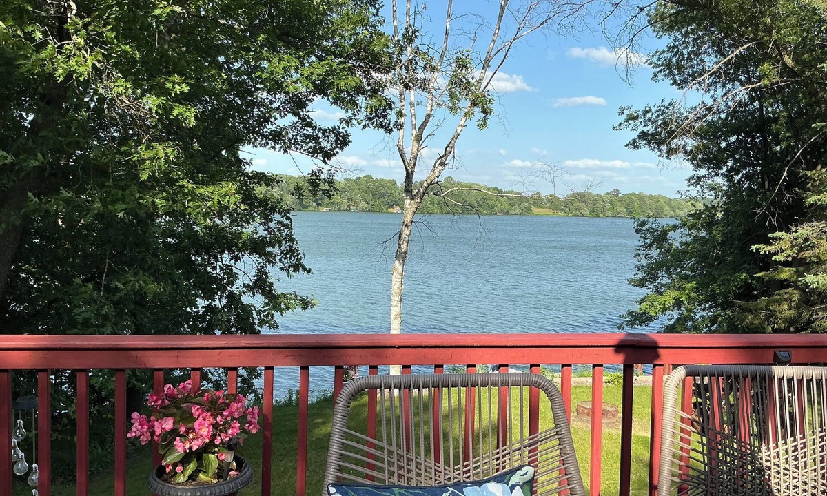 Turtle Lake Cabin | Charming 3-bedroom cabin with WiFi, AC in lovely Upper Turtle Lake.