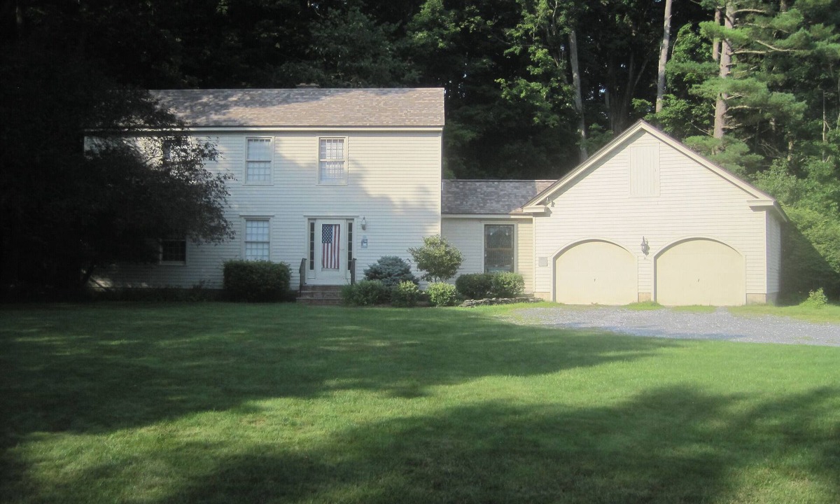 Williamstown House | Charming 3-bedroom Salt Box house in quaint Williamstown Mass with WiFi