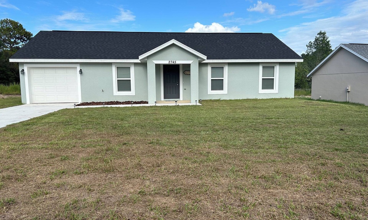 Fellowship House | Charming 3-bedroom with WiFi, AC, big backyard, 8 minutes away from WEC & HIT.
