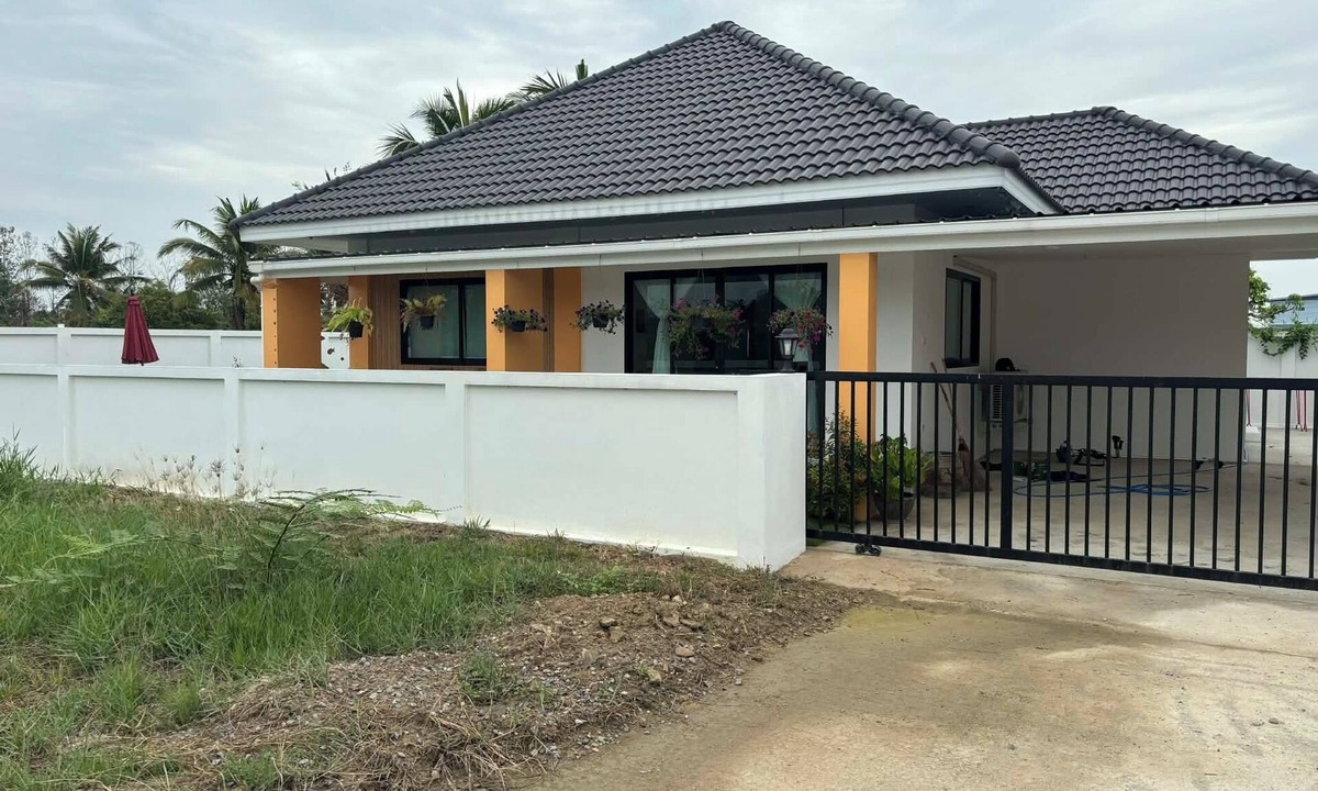 Ban Waen House | Charming 3-BR/2 bath Residence in Chiang Mai—20 mins to the Old City.