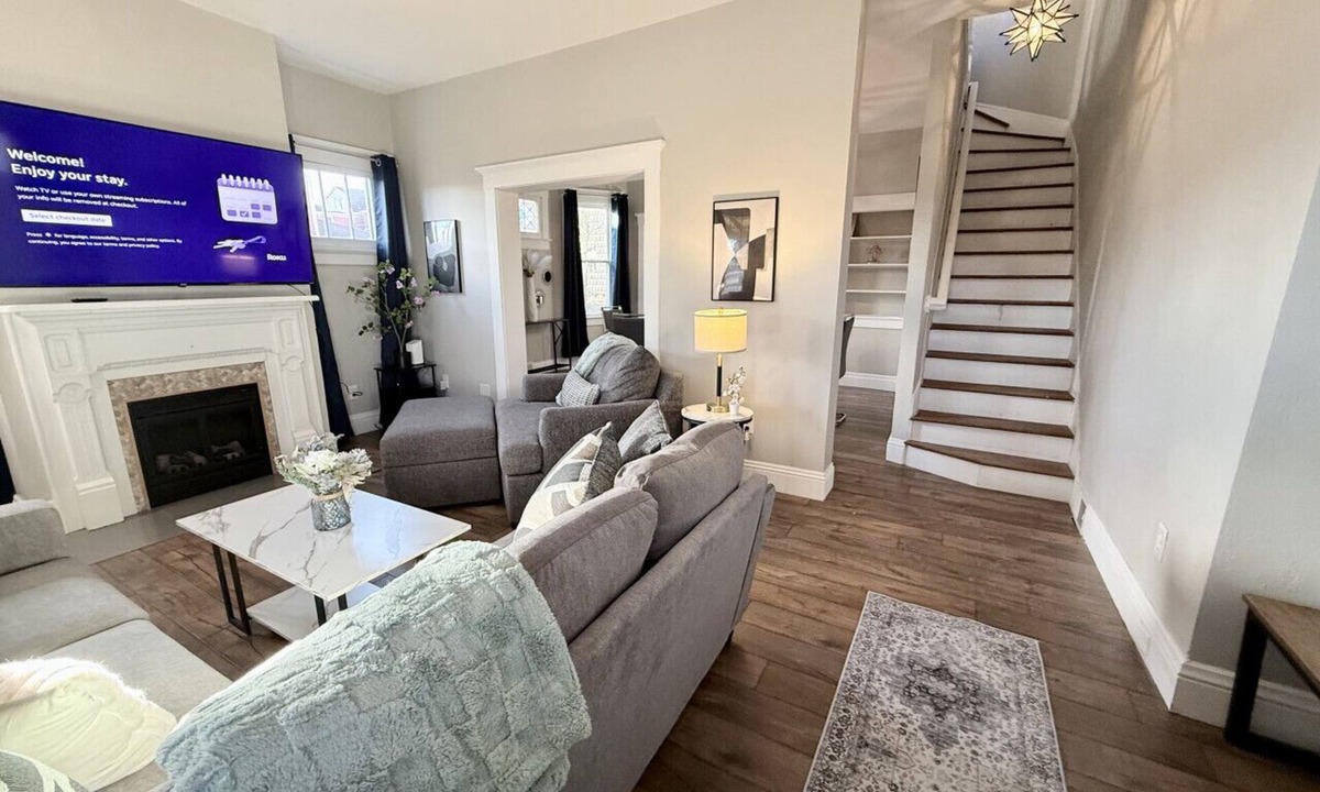 Crafton House | Charming 3 BR 2 bath home 10 minutes to downtown