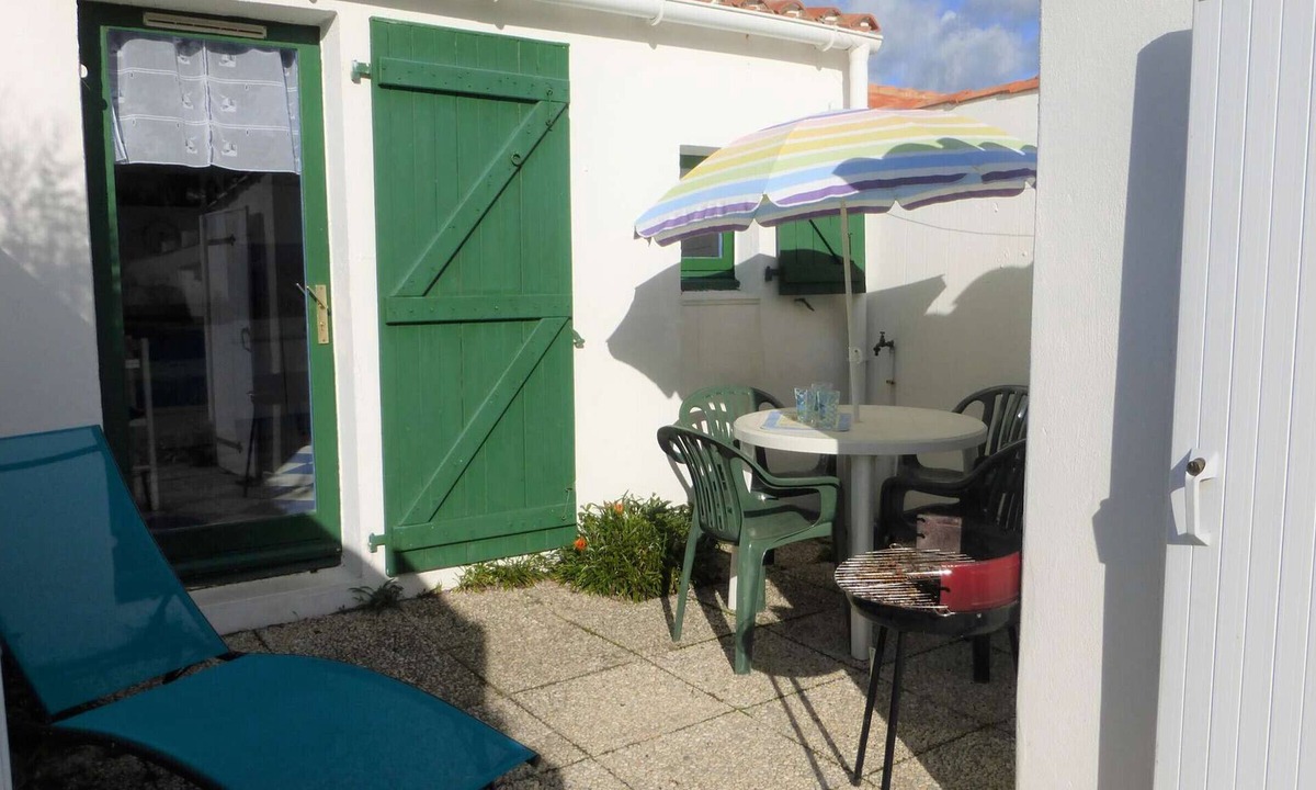 Bretignolles-sur-Mer Apartment | Charming 3-Sleeper Studio with Pool, Tennis & Beach Access in Bretignolles-sur-Mer