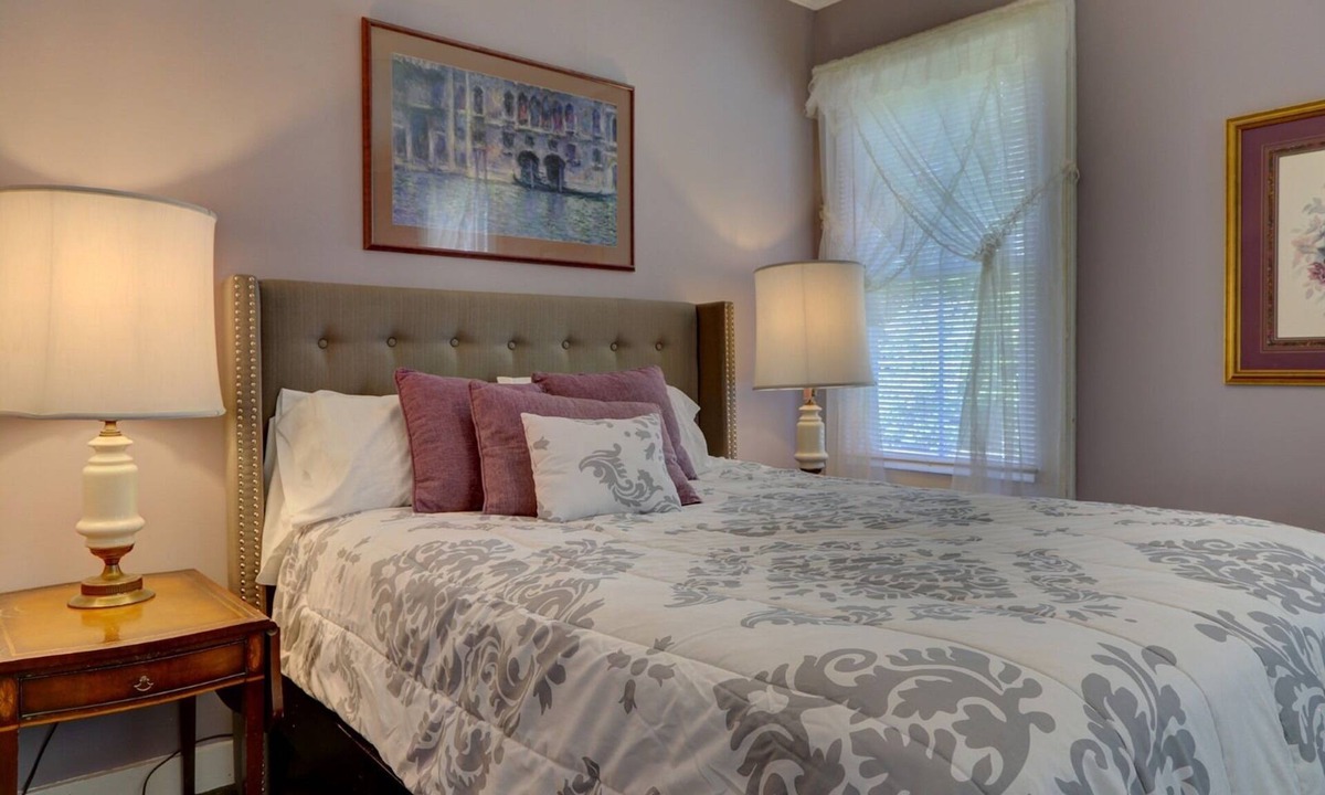 Amenia Cottage | Charming 3bdr Magnolia cottage with seasonal heated pool, AC and WiFi in Amenia