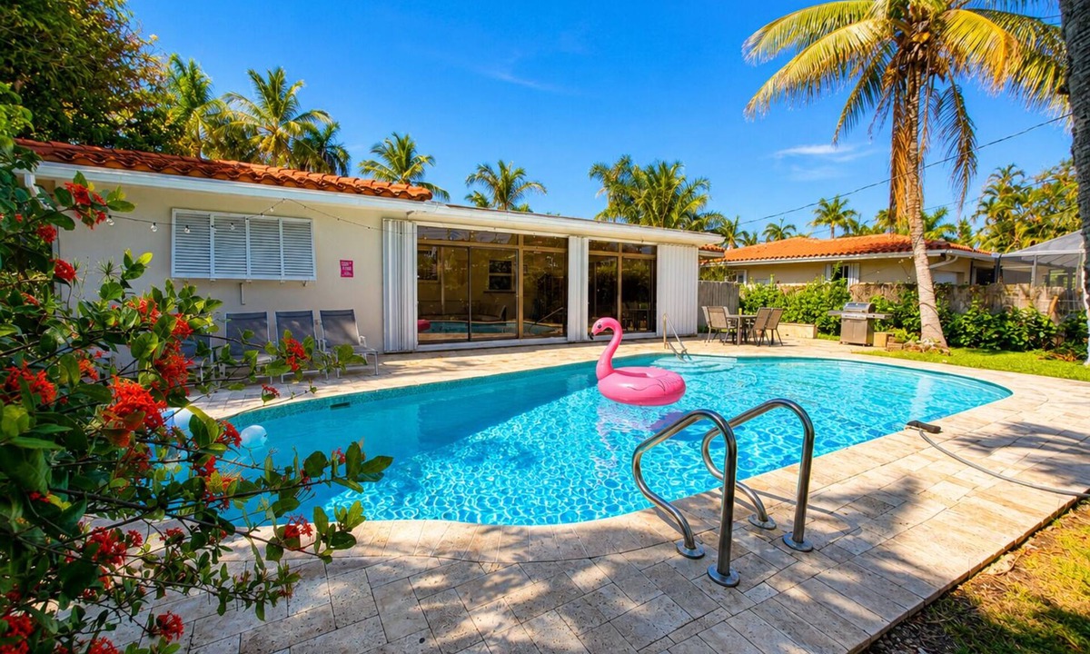 South Lake Villa | ★CHARMING 3BDR VILLA W/PRIVATE POOL & SPACIOUS BACKYARD - 20 min to FIFA!