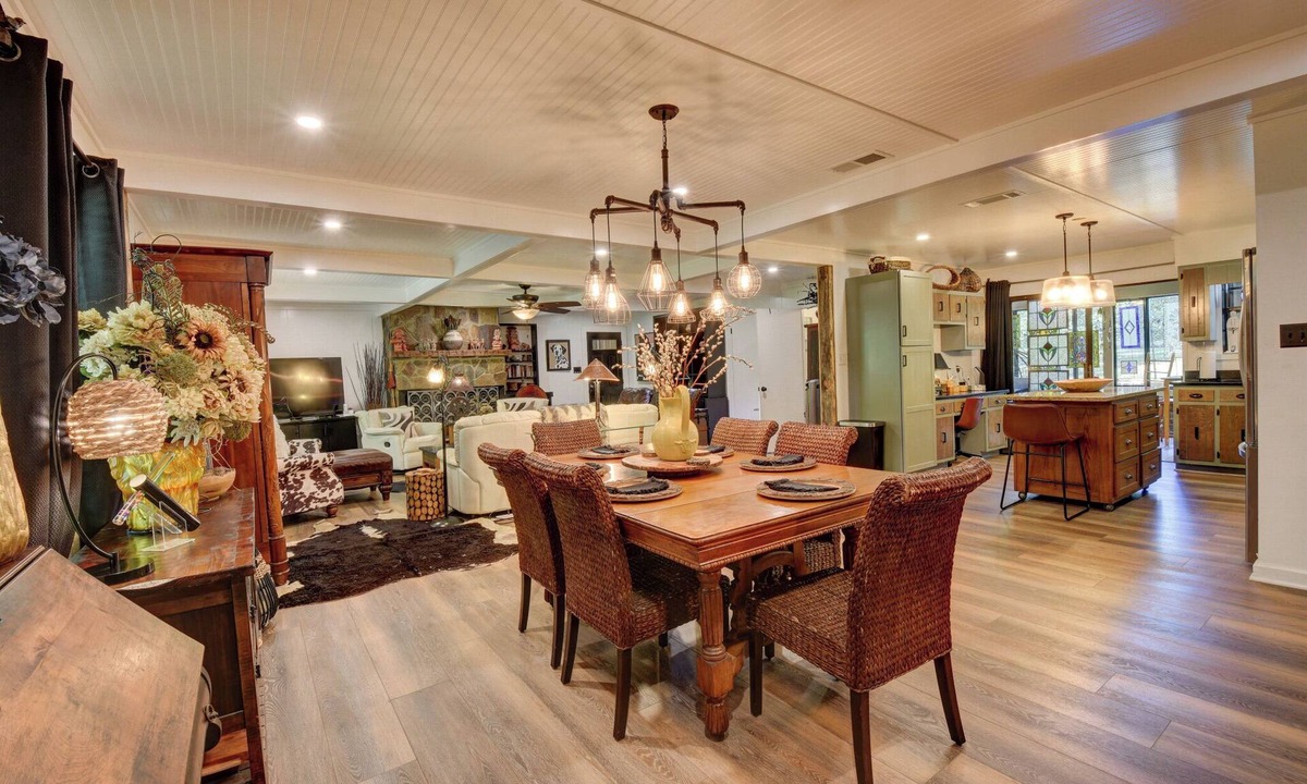 Athens House | Charming 3BR/3BA Athens Home. Sunroom + Patio, Steps to UGA, 3 Mi from Sanford