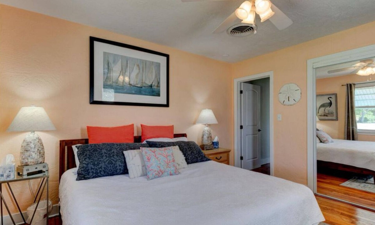 Walkers Holly Hill House | Charming 3BR BlueRiverBungalow, 6 min to Daytona Beach, 3 min drive to Pictona