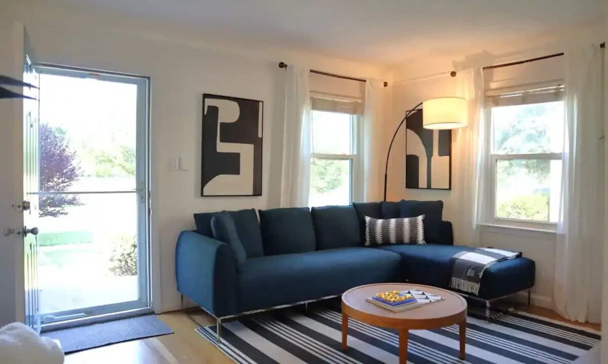 Ferndale House | Charming 3br Bungalow - Park Facing