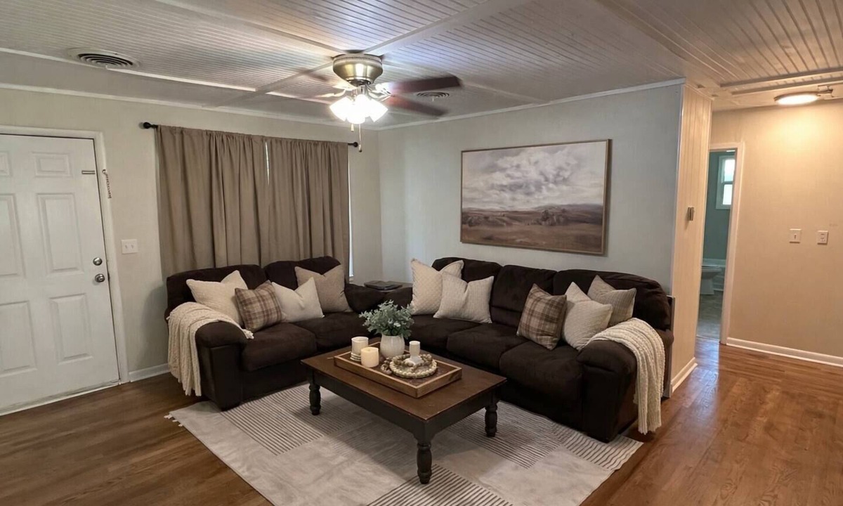 Muenster House | Charming 3BR Bungalow Sleeps 8