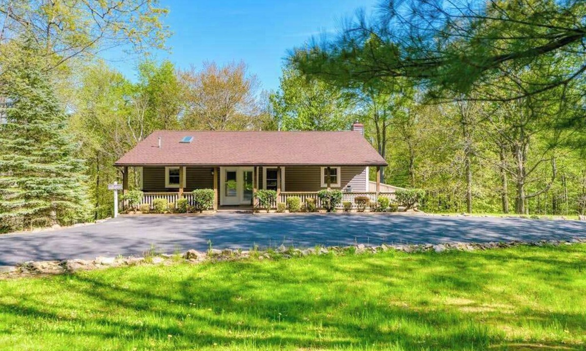McHenry House | Charming 3BR Cabin - MOUNTAIN VIEW - McHenry