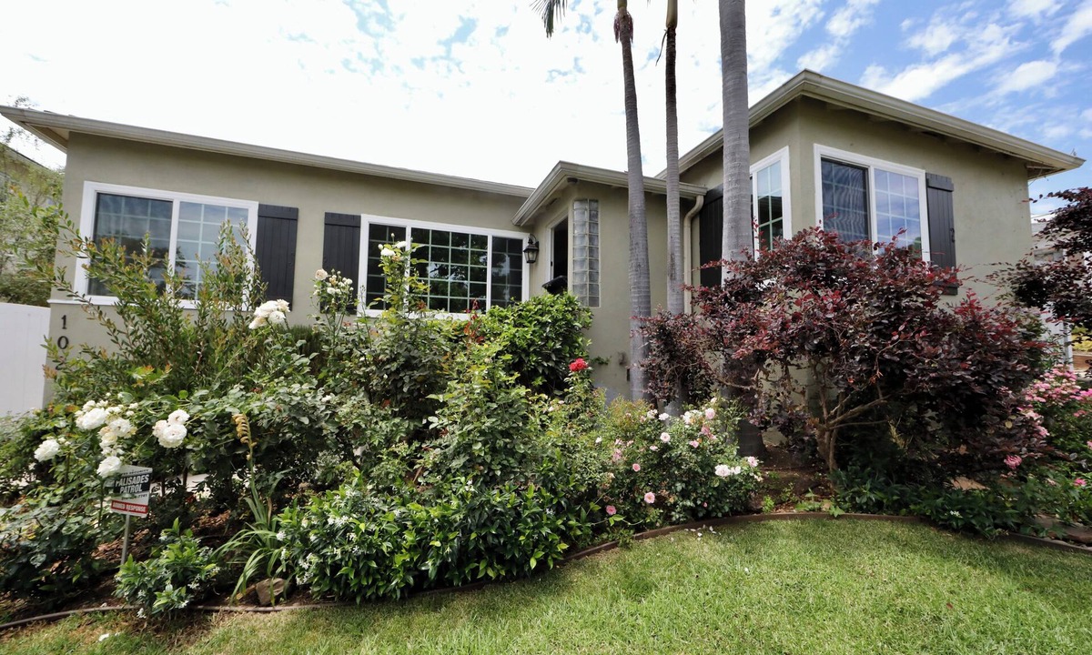 Pacific Palisades House | Charming 3BR Pacific Palisades Home, Sleeps 6 From $295 +, Close to Malibu & SM