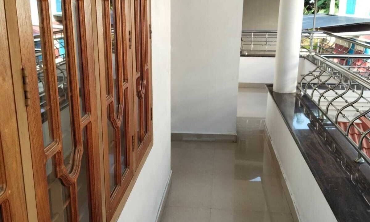 Alwaye House | Charming 4-AC-bedroom townhome with WiFi in enchanting Angamaly near airport