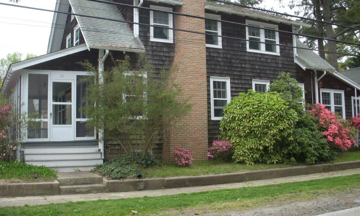 The Pines Cottage | Charming 4-BDR Cottage Just 1 Block from the Beach with A/C & Screened Porches