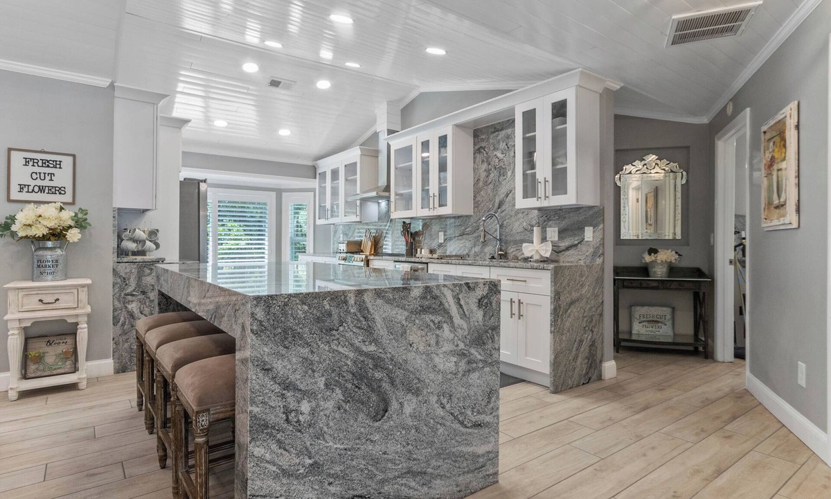Sorrento House | Charming 4-Bed 2.5 Bath Modern Home on 5 Acres. Pond, Trails, Wildlife. Sleeps 8