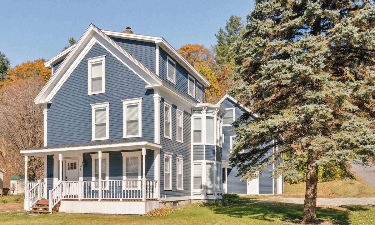 Ludlow Condo | Charming 4-Bed Downtown Townhome 3-Min to Okemo