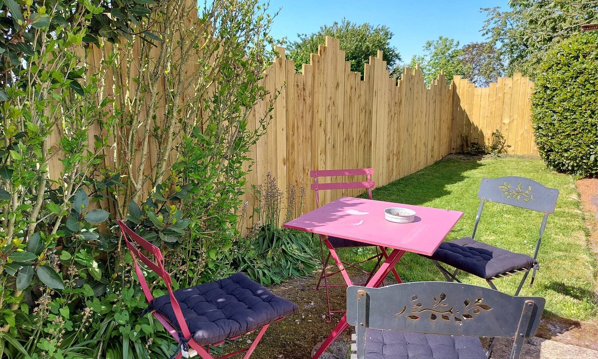 Courbeveille Cottage | Charming 4-Bed House with Garden, 10min from Laval, Ideal for Families and Professionals