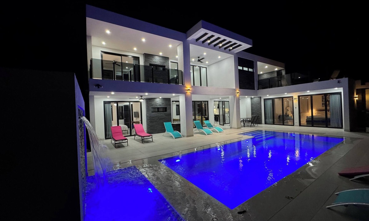 Diamond Valley Villa | Charming 4-bedroom villa with WiFi, AC in fabulous Diamond Valley