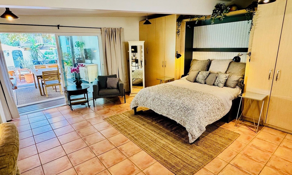 Oak Park House | Charming 4-bedroom hacienda in gorgeous Santa Barbara with AC
