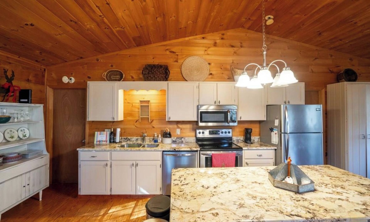 Sapphire Cabin | Charming 4-bedroom 3-bath cabin in the heart of Sapphire Valley WiFi & amenities