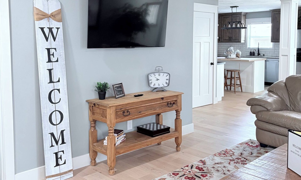 Aurora House | Charming 4-bedroom, all new-century old treasure, located near Mercy hospital
