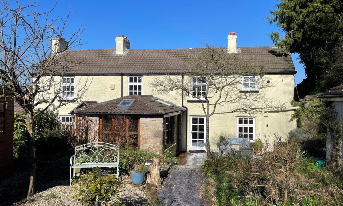 Chepstow Cottage | Charming 4-bedroom cottage in historic Chepstow