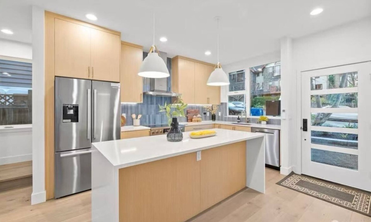 Wallingford House | Charming 4-bedroom house with lake view , WiFi and AC in wonderful Seattle