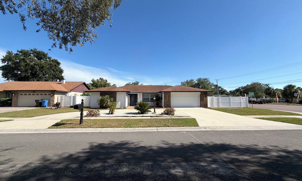 Seffner Community Alliance House | Charming 4-bedroom house with WiFi and AC in Seffner
