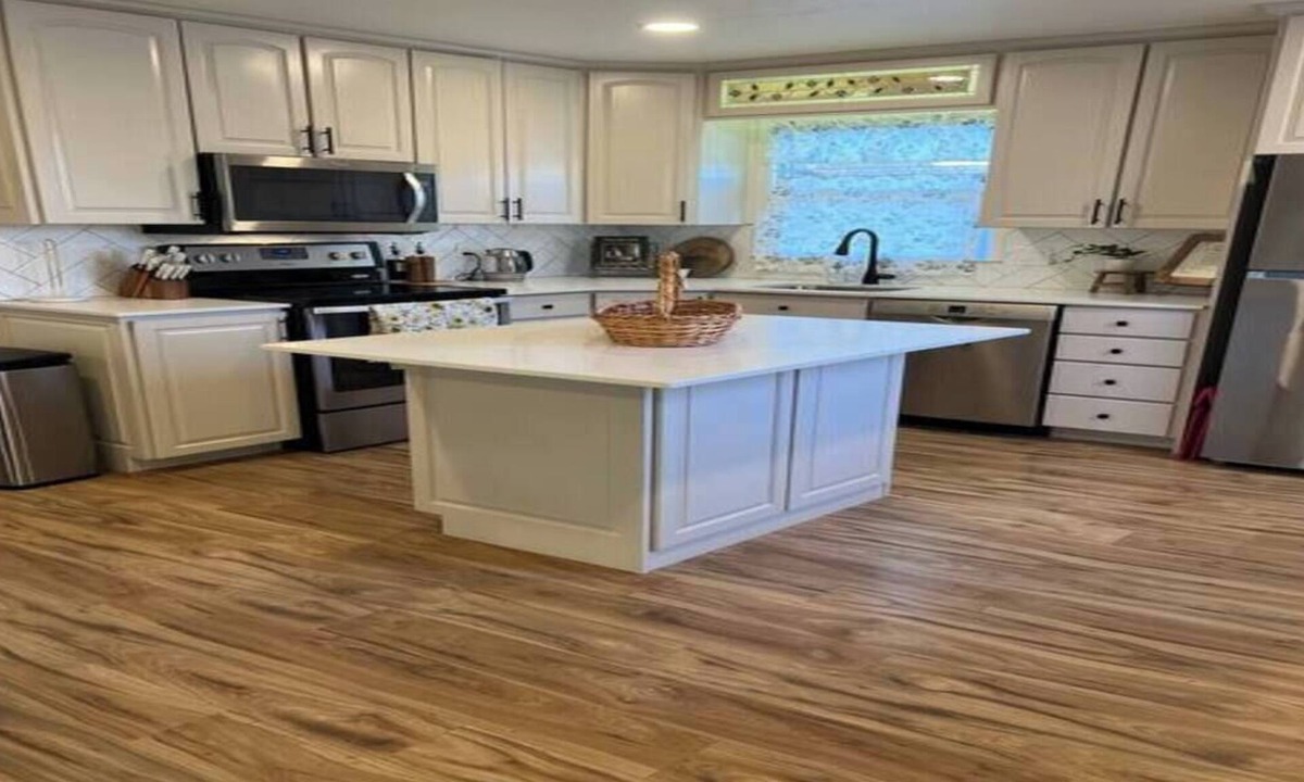 Sandy House | Charming 4 Bedroom House In The Heart of Sandy!