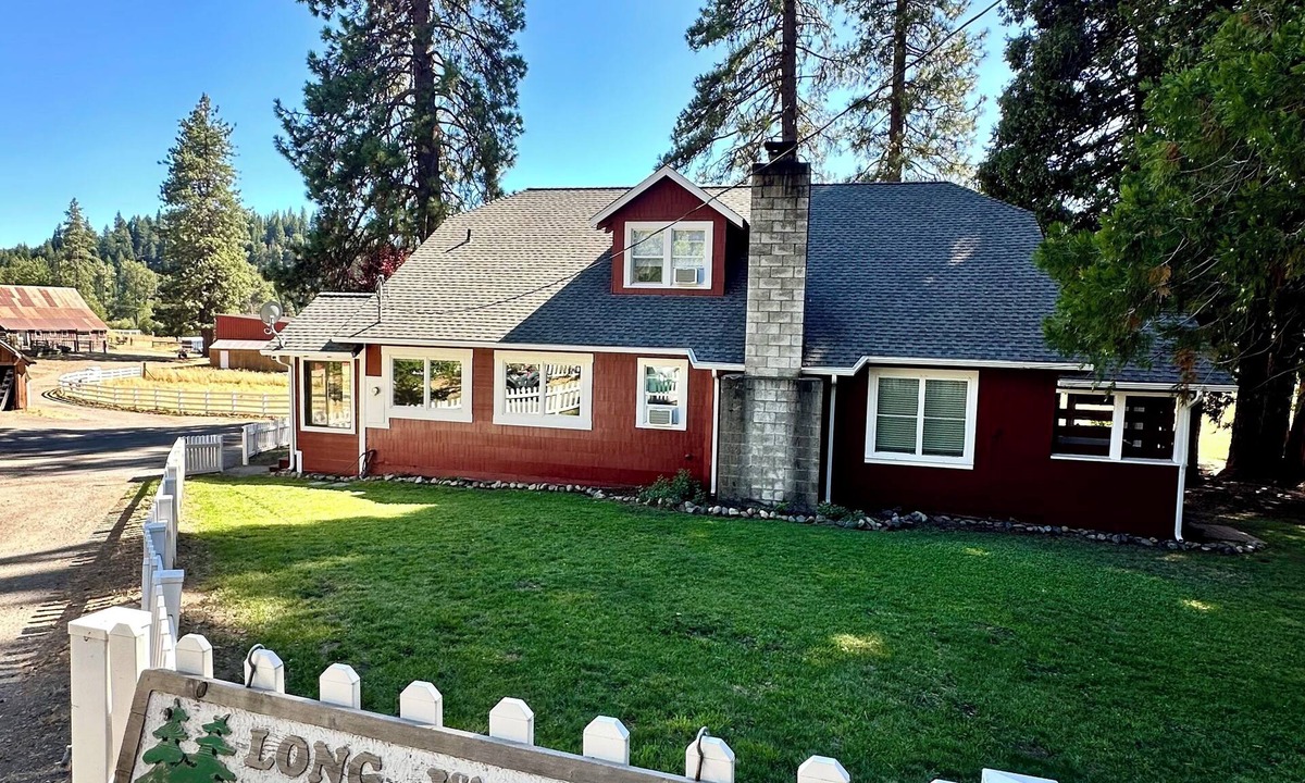 Cromberg House | Charming 4-bedroom ranch house with WiFi, AC in Cromberg Sleeps 10
