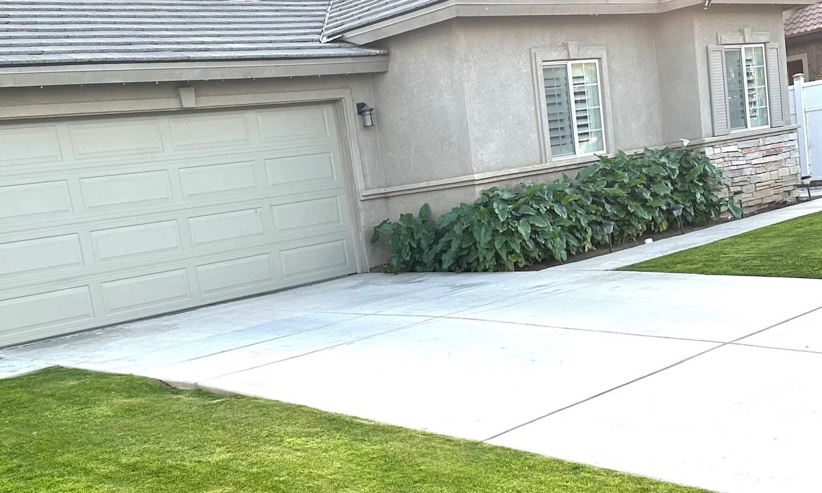 Greenacres House | Charming 4-bedroom house in lovely Bakersfield with AC, WiFi, enjoy a hot tub